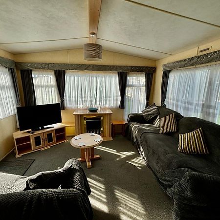 Seaview 145 - Pet Friendly, Bath And Close To Beach & Fantasy Island - Meadow Lakes Caravan & Lodge Hire 잉골드멜스 외부 사진