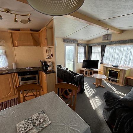 Seaview 145 - Pet Friendly, Bath And Close To Beach & Fantasy Island - Meadow Lakes Caravan & Lodge Hire 잉골드멜스 외부 사진