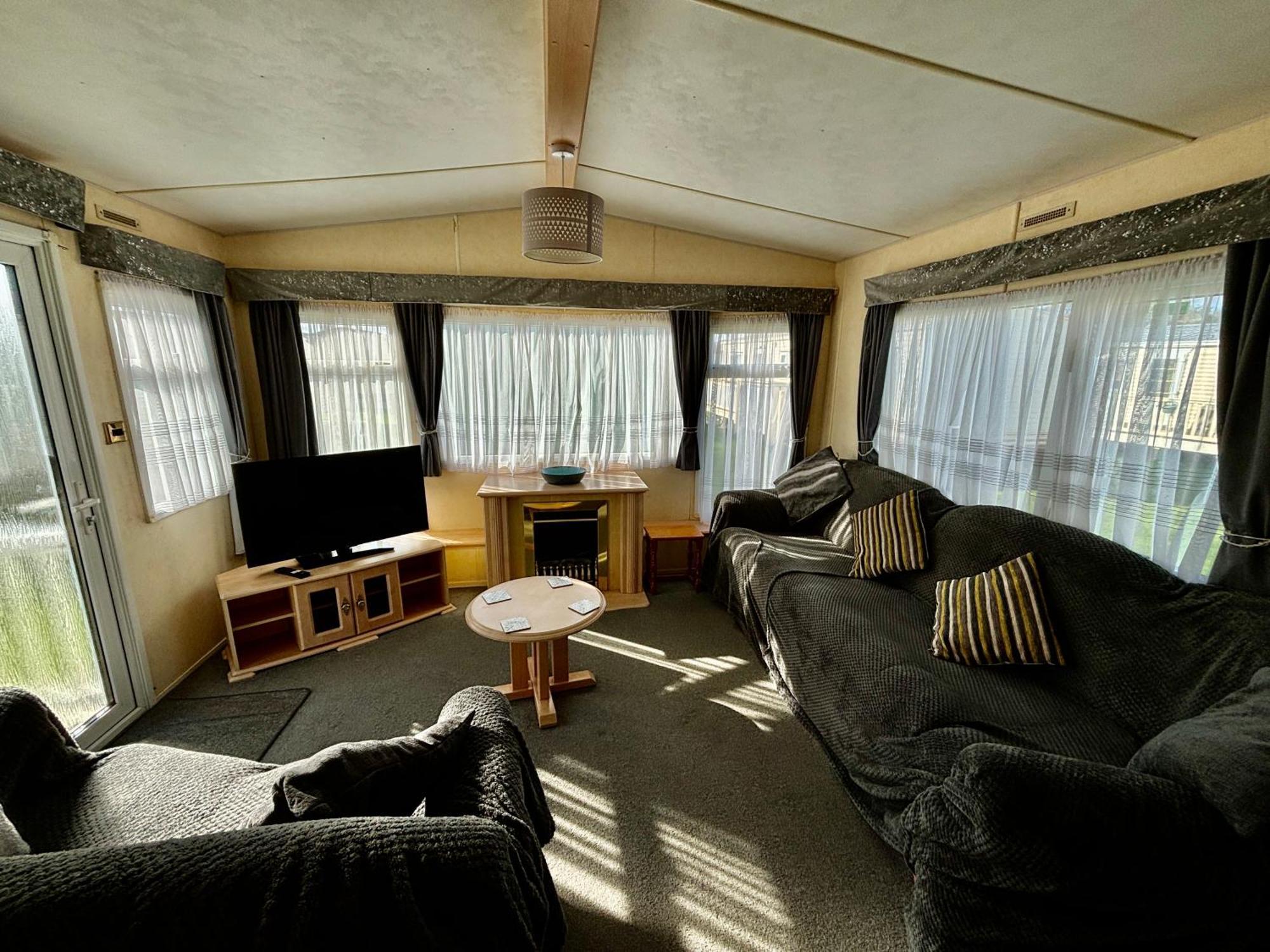 Seaview 145 - Pet Friendly, Bath And Close To Beach & Fantasy Island - Meadow Lakes Caravan & Lodge Hire 잉골드멜스 외부 사진